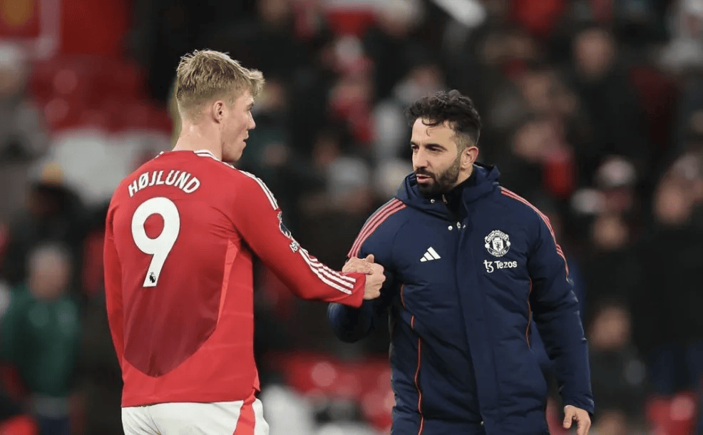 5000万救命！曼联甩卖失意前锋竟成三赢？他4场6球的爆发藏着大玄机！