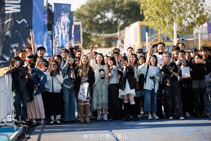 摄影师一村发布S15入围赛返图：2025.10.14 Day1