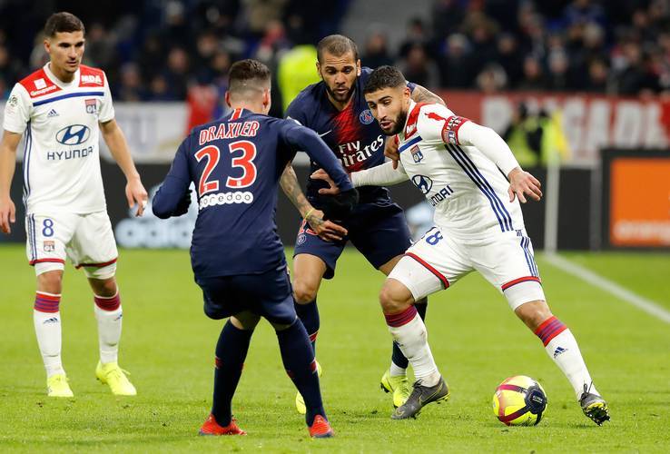 法甲两极对决：南特主场保级生死战 朗斯冲冠路上的"铁桶阵"考验