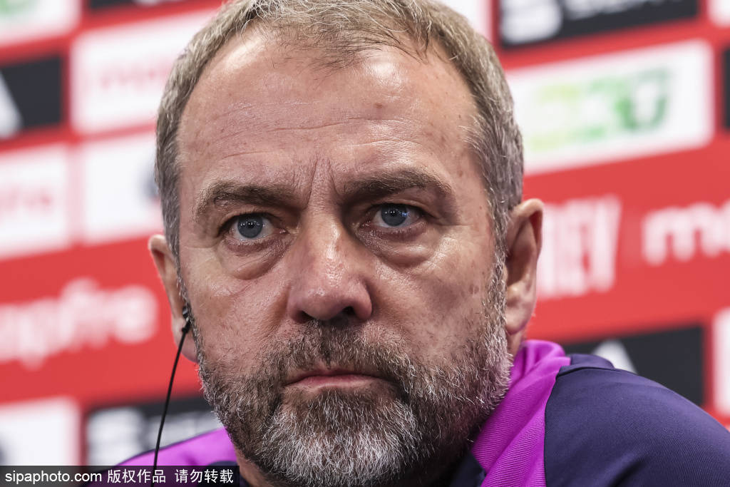 前裁判爆料：弗里克时期的巴萨迎来战术变奏，对手越位被判少了30次